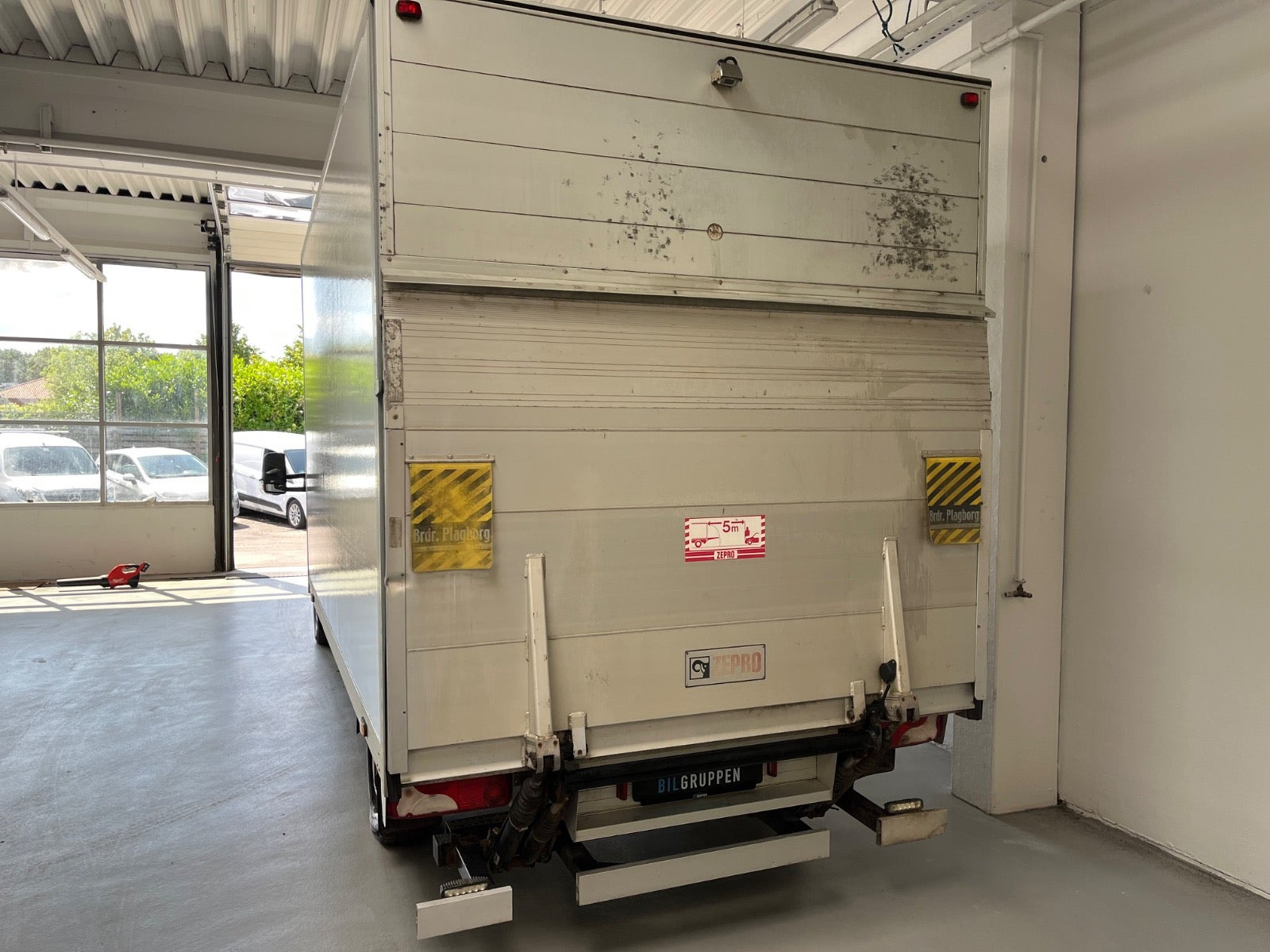 Hvid Mercedes Sprinter 317 fra 2020