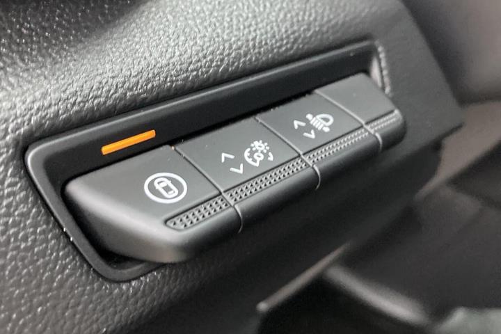 Hvid Renault Trafic fra 2025
