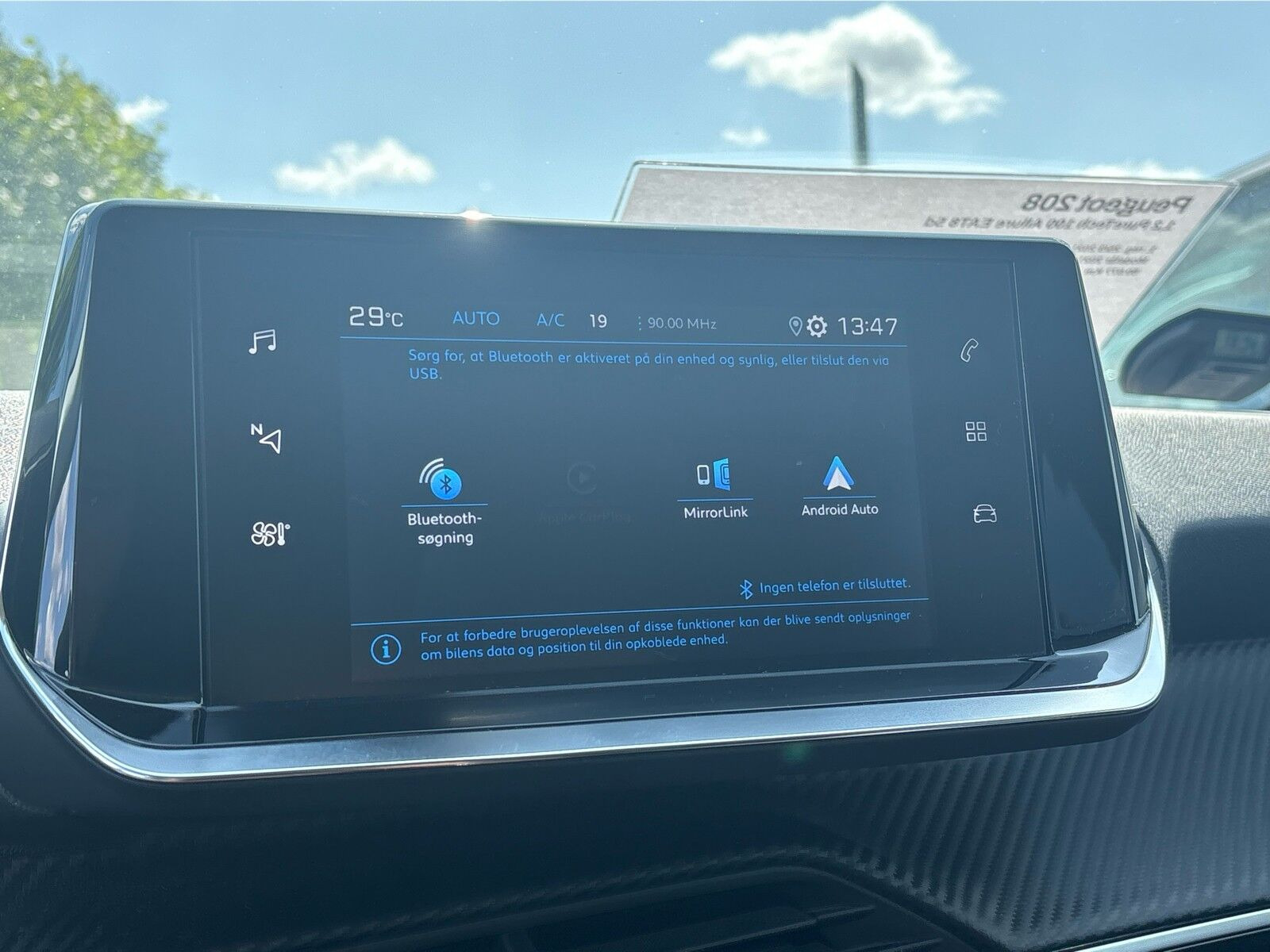 Gul Peugeot 208 fra 2021