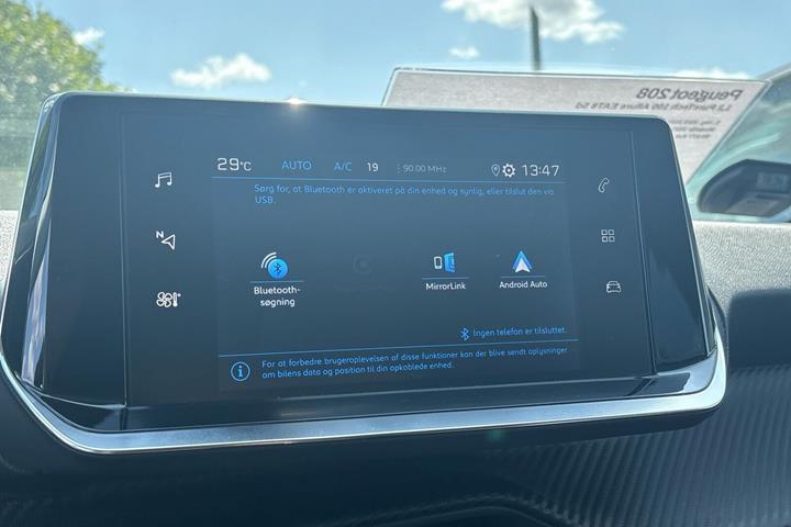 Gul Peugeot 208 fra 2021