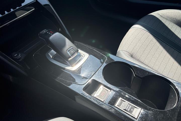 Gul Peugeot 208 fra 2021