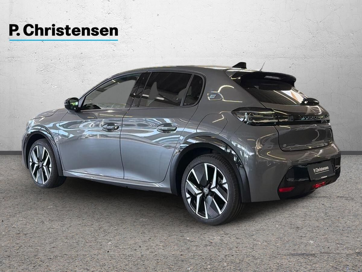 Sort Peugeot e-208 fra 2026