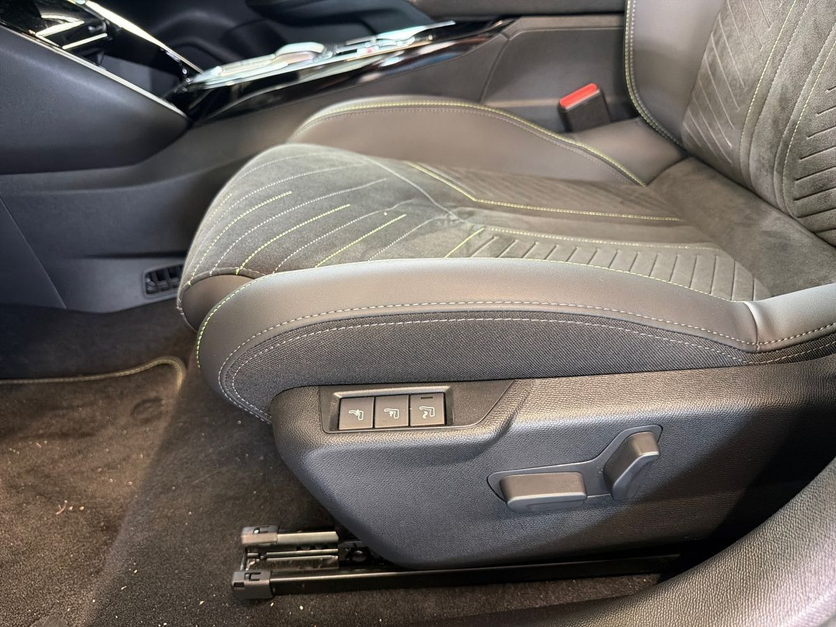 Sort Peugeot e-208 fra 2026