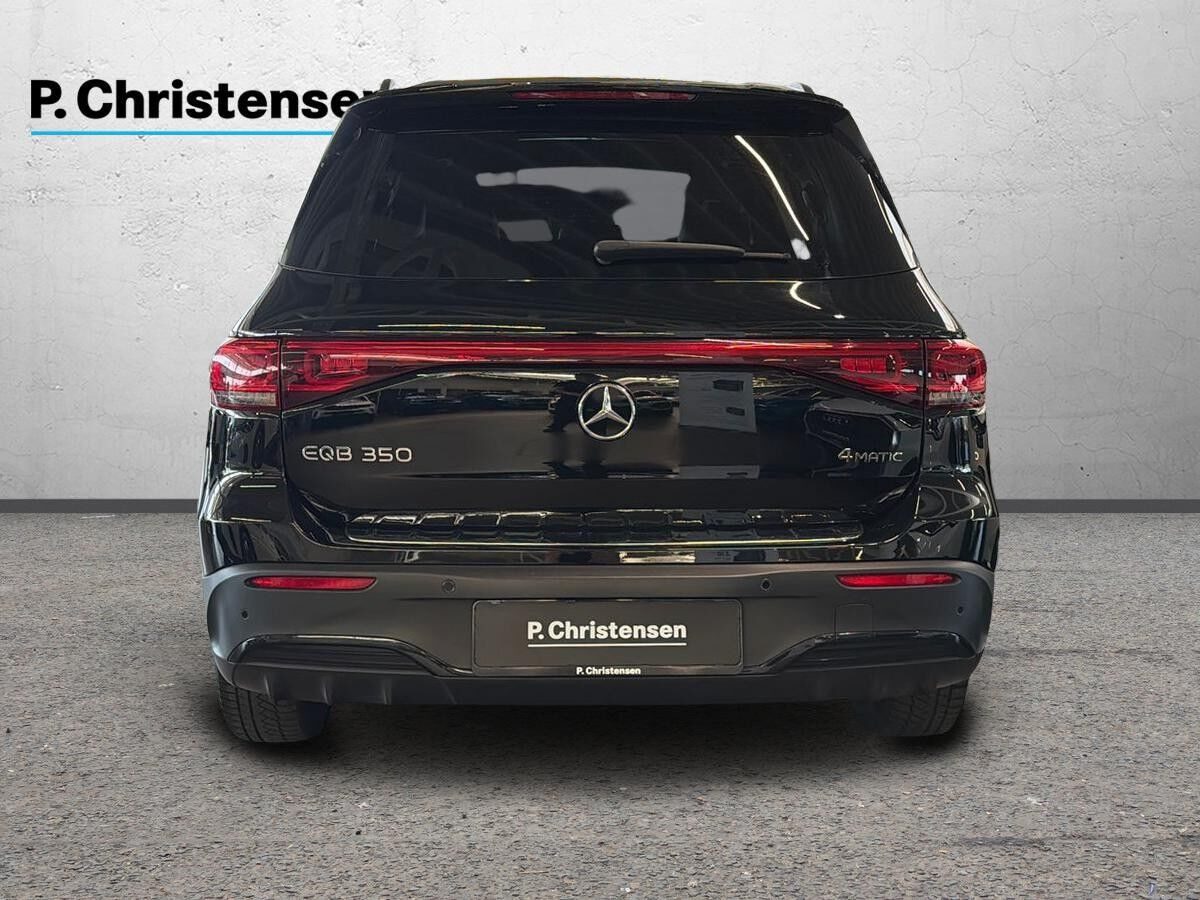 Sort Mercedes EQB350 fra 2023
