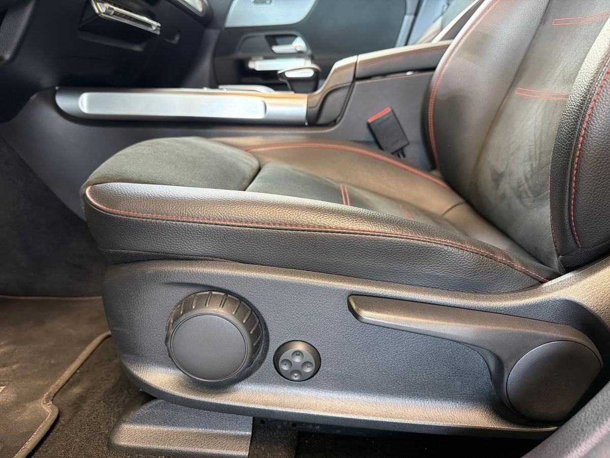 Sort Mercedes EQB350 fra 2023