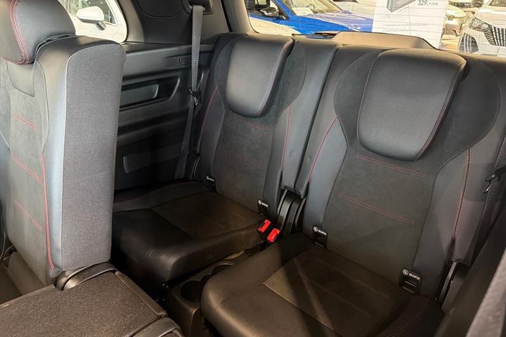 Sort Mercedes EQB350 fra 2023