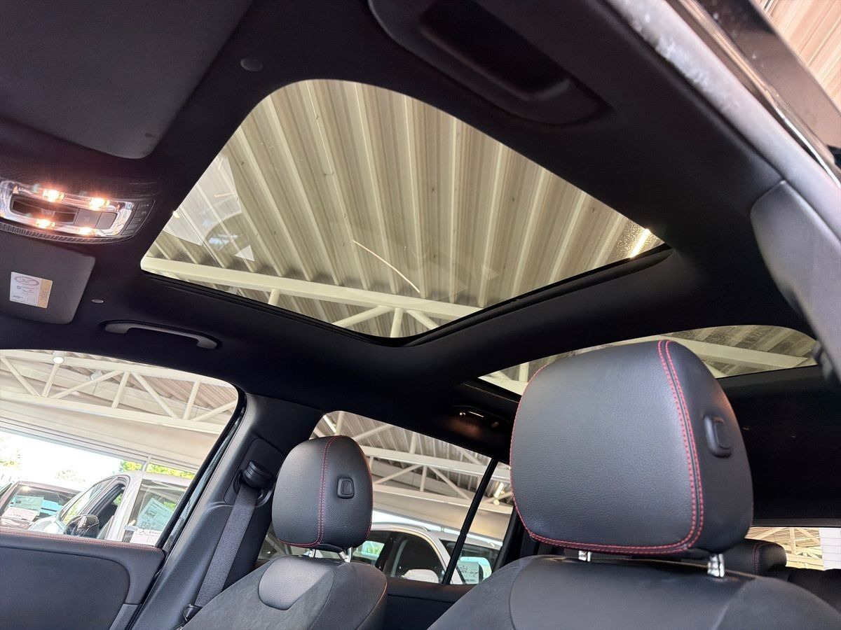 Sort Mercedes EQB350 fra 2023