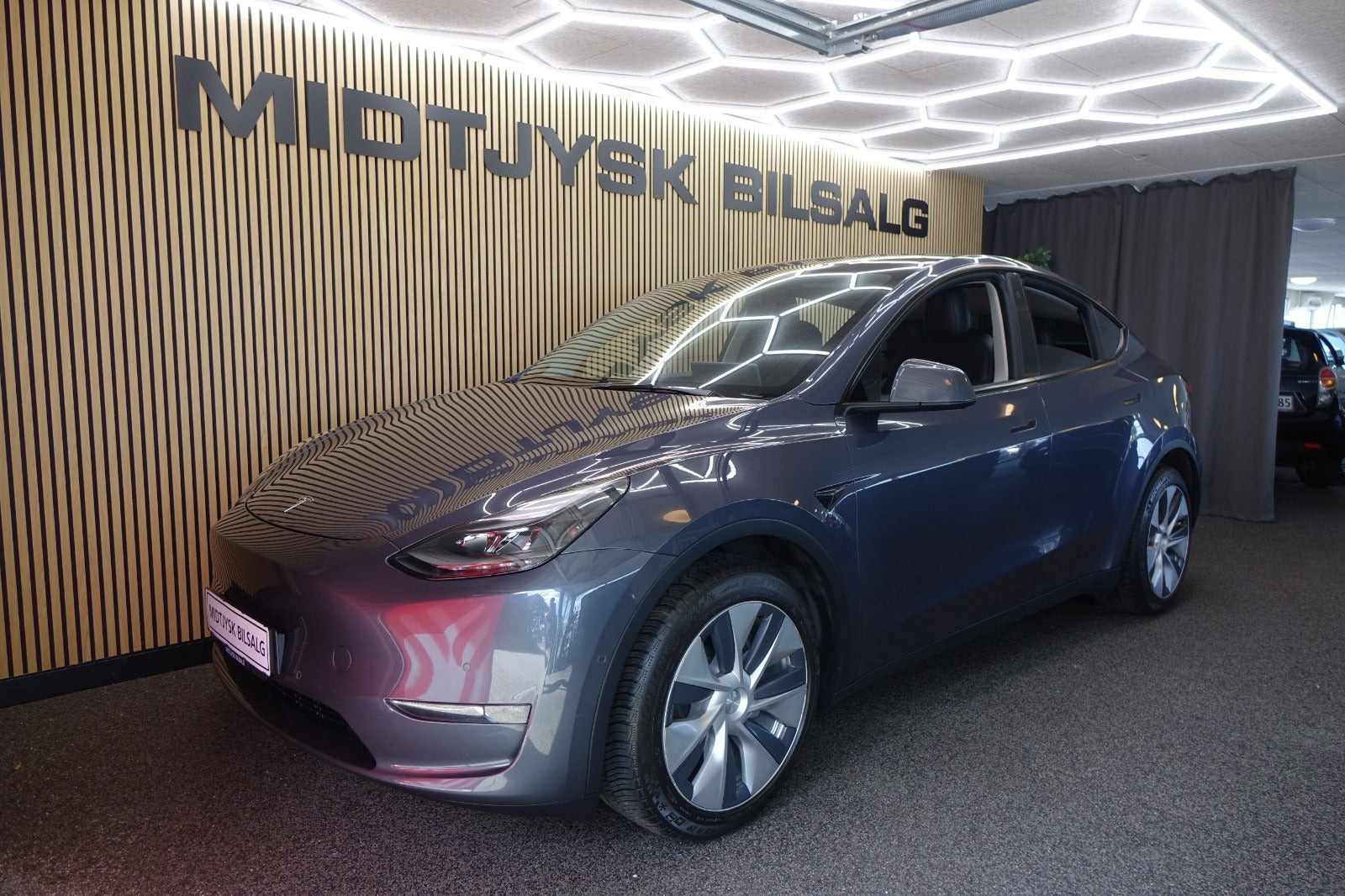 Tesla Model Y Long Range AWD