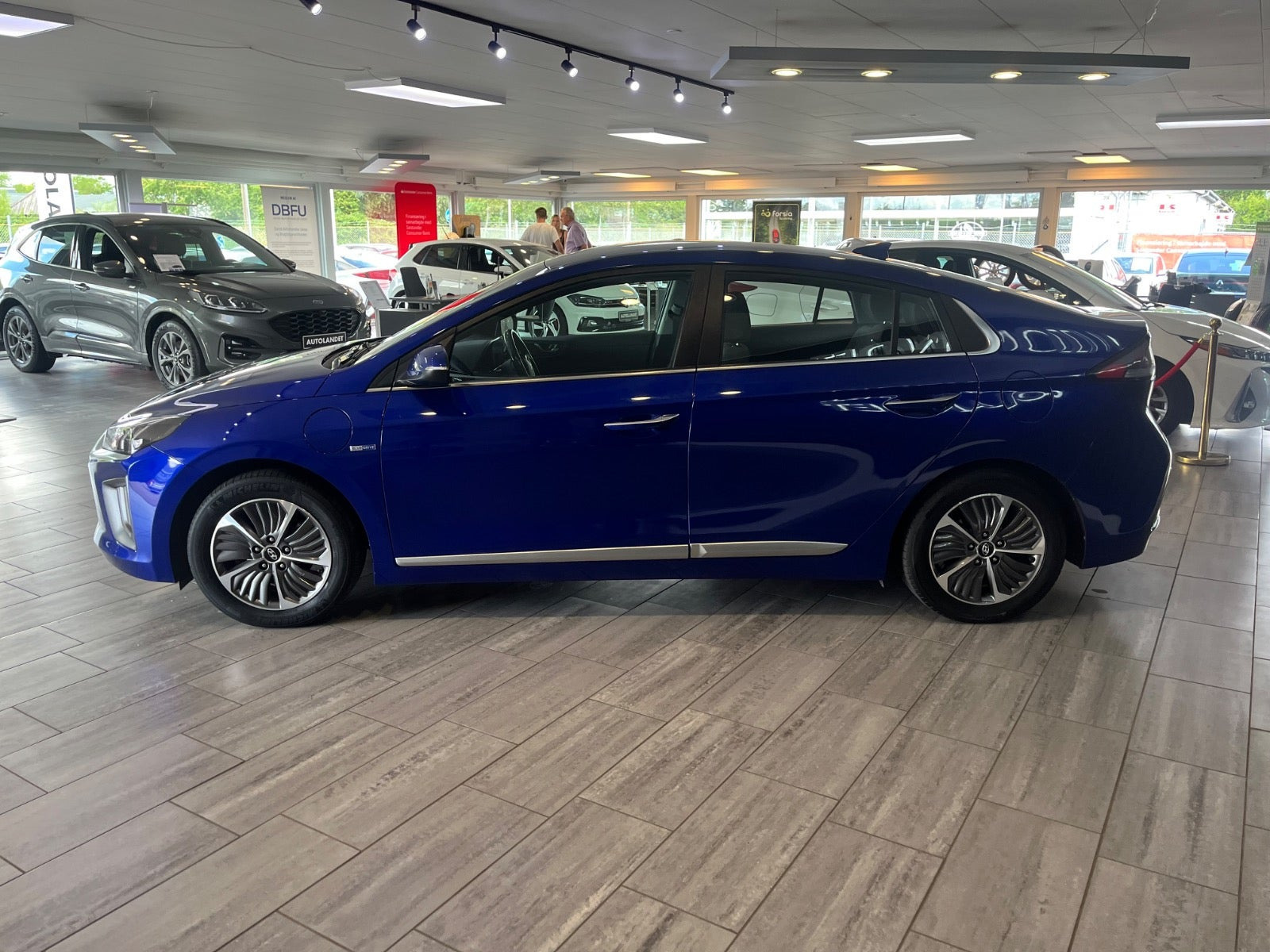 Blå Hyundai Ioniq fra 2020
