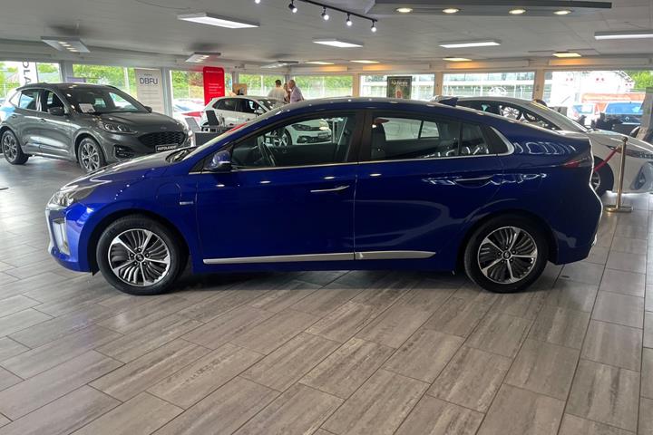 Blå Hyundai Ioniq fra 2020