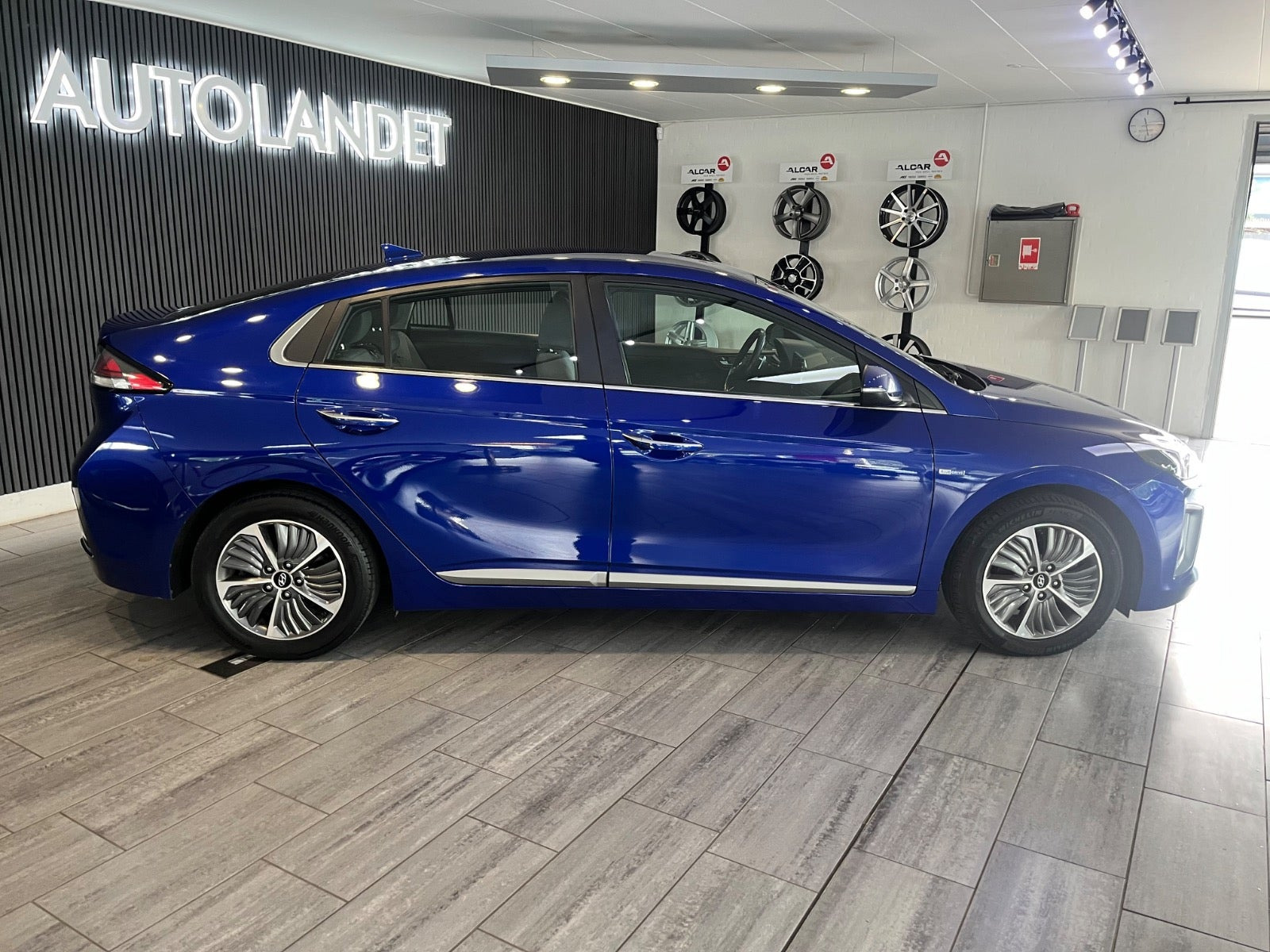 Blå Hyundai Ioniq fra 2020