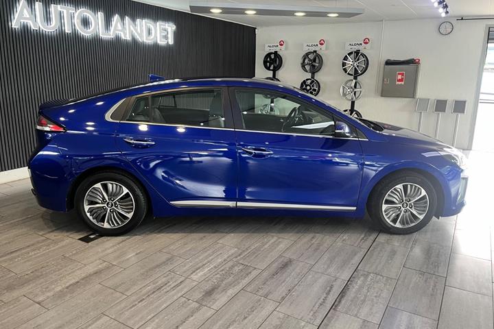 Blå Hyundai Ioniq fra 2020