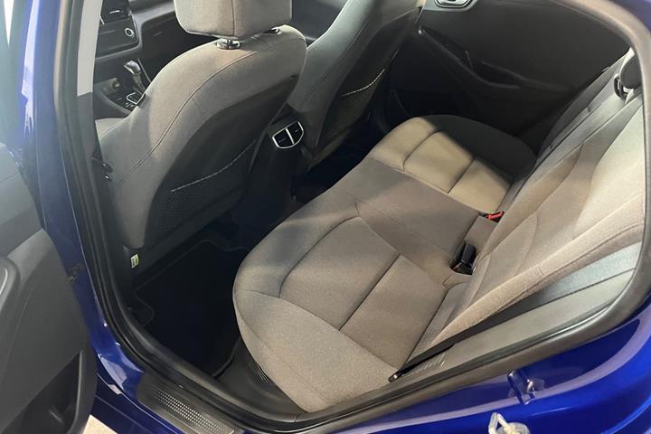 Blå Hyundai Ioniq fra 2020