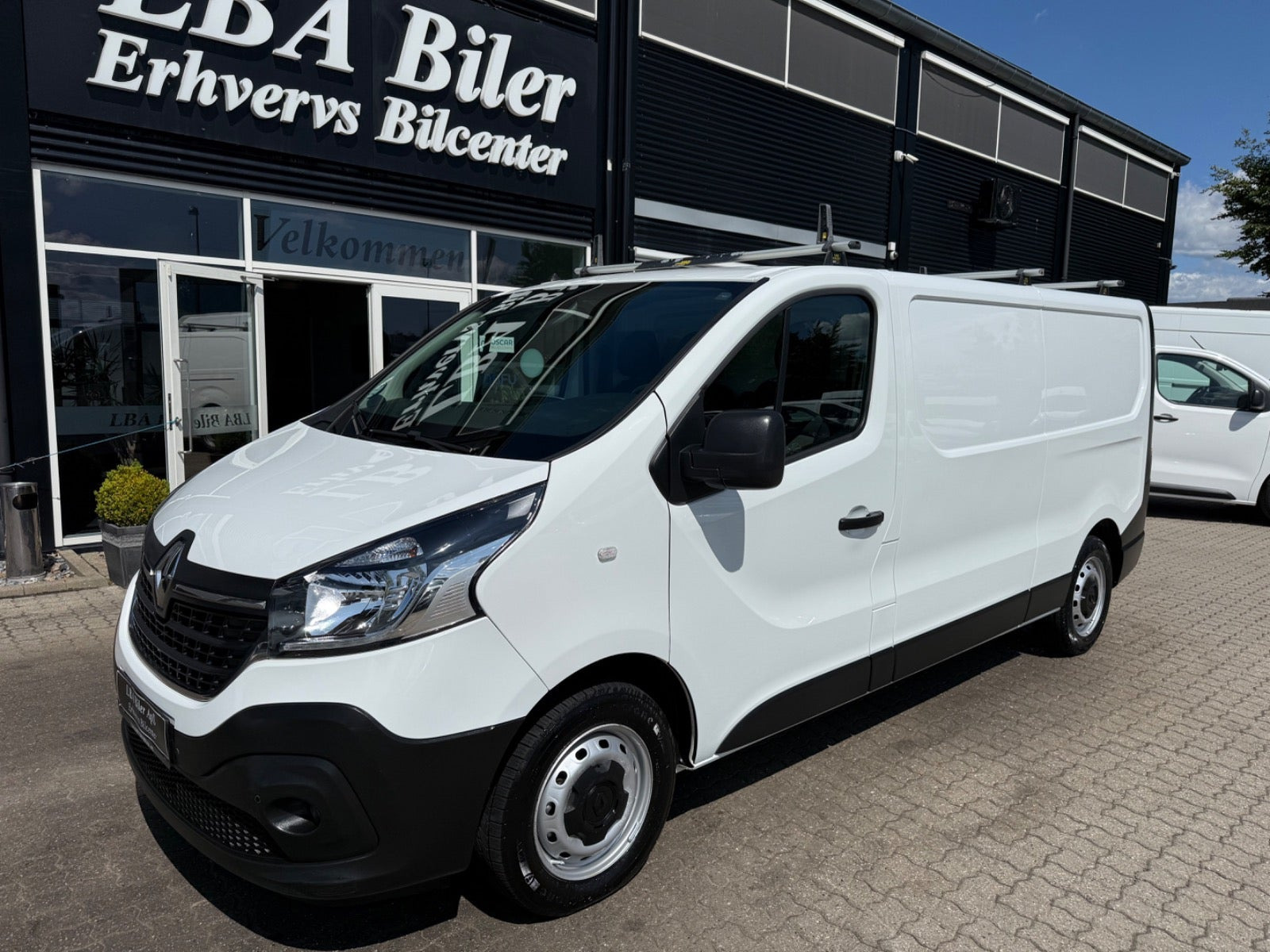 Hvid Renault Trafic T29 fra 2021