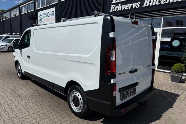 Hvid Renault Trafic T29 fra 2021