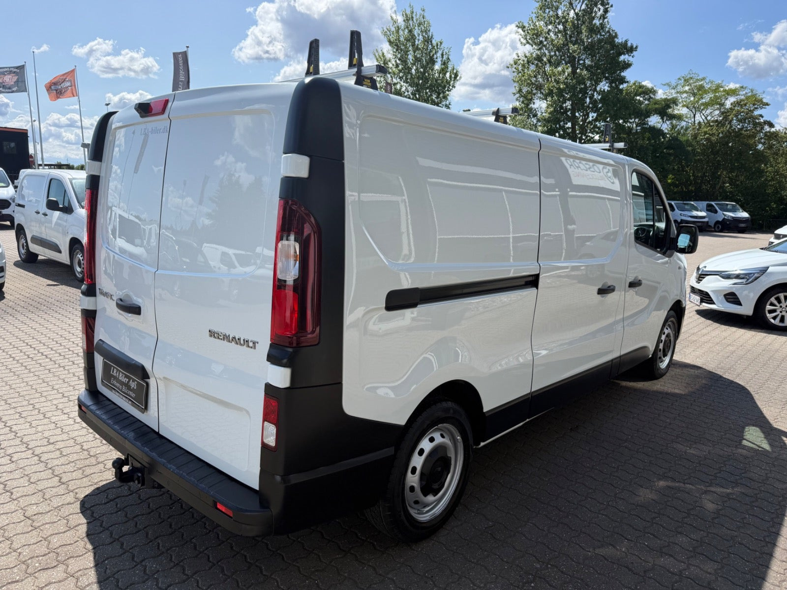 Hvid Renault Trafic T29 fra 2021