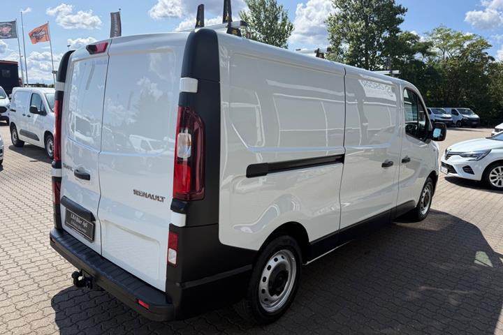 Hvid Renault Trafic T29 fra 2021