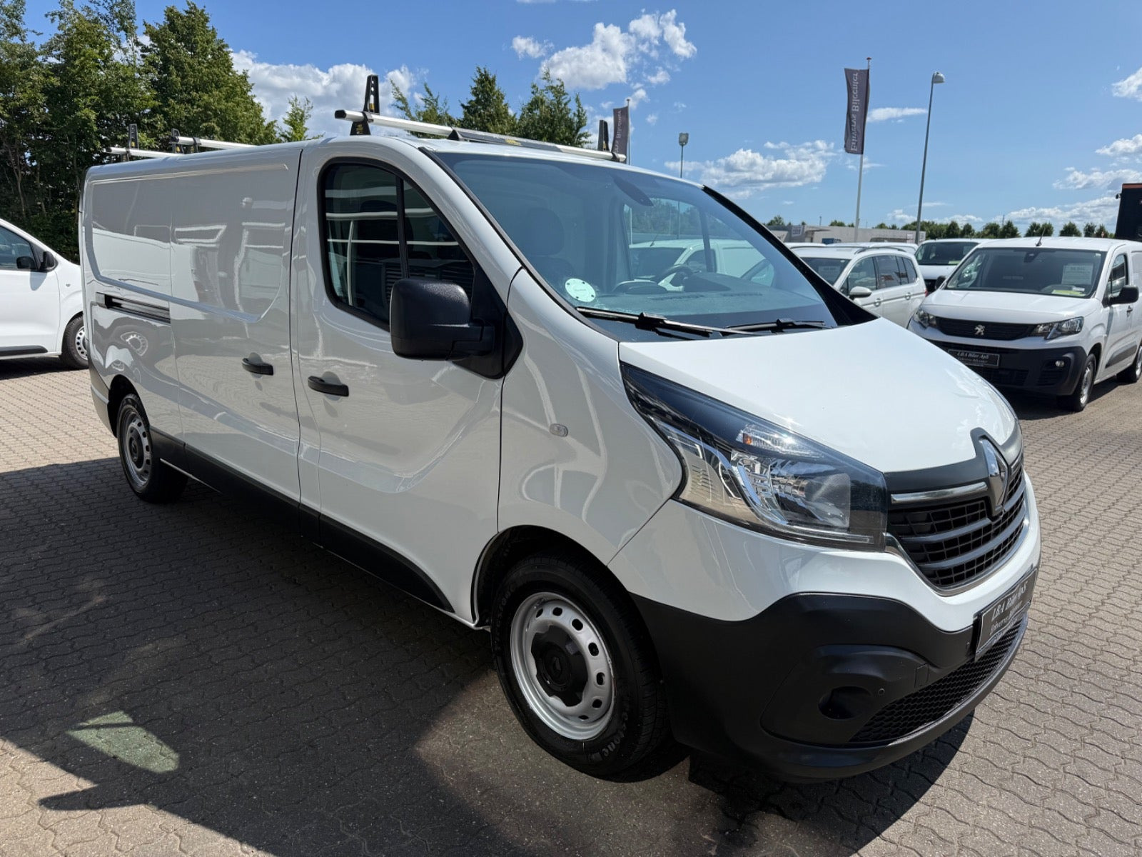 Hvid Renault Trafic T29 fra 2021