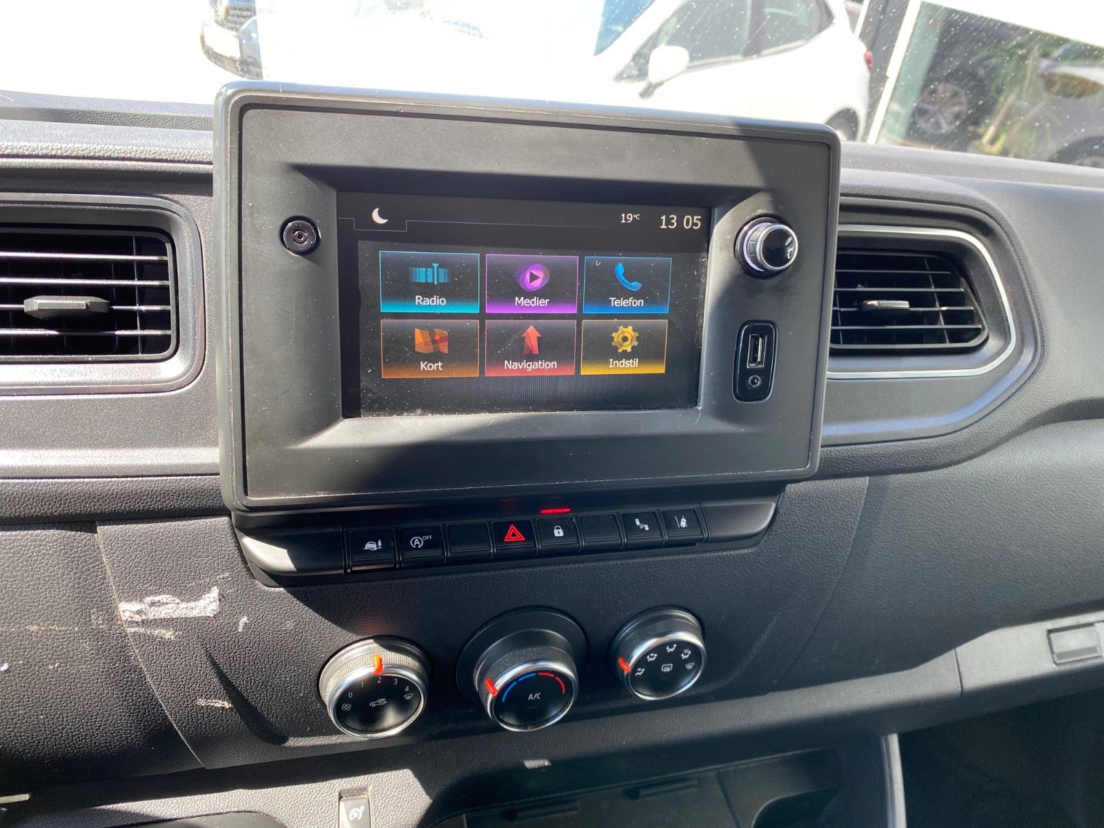 Hvid Renault Master IV T35 fra 2021