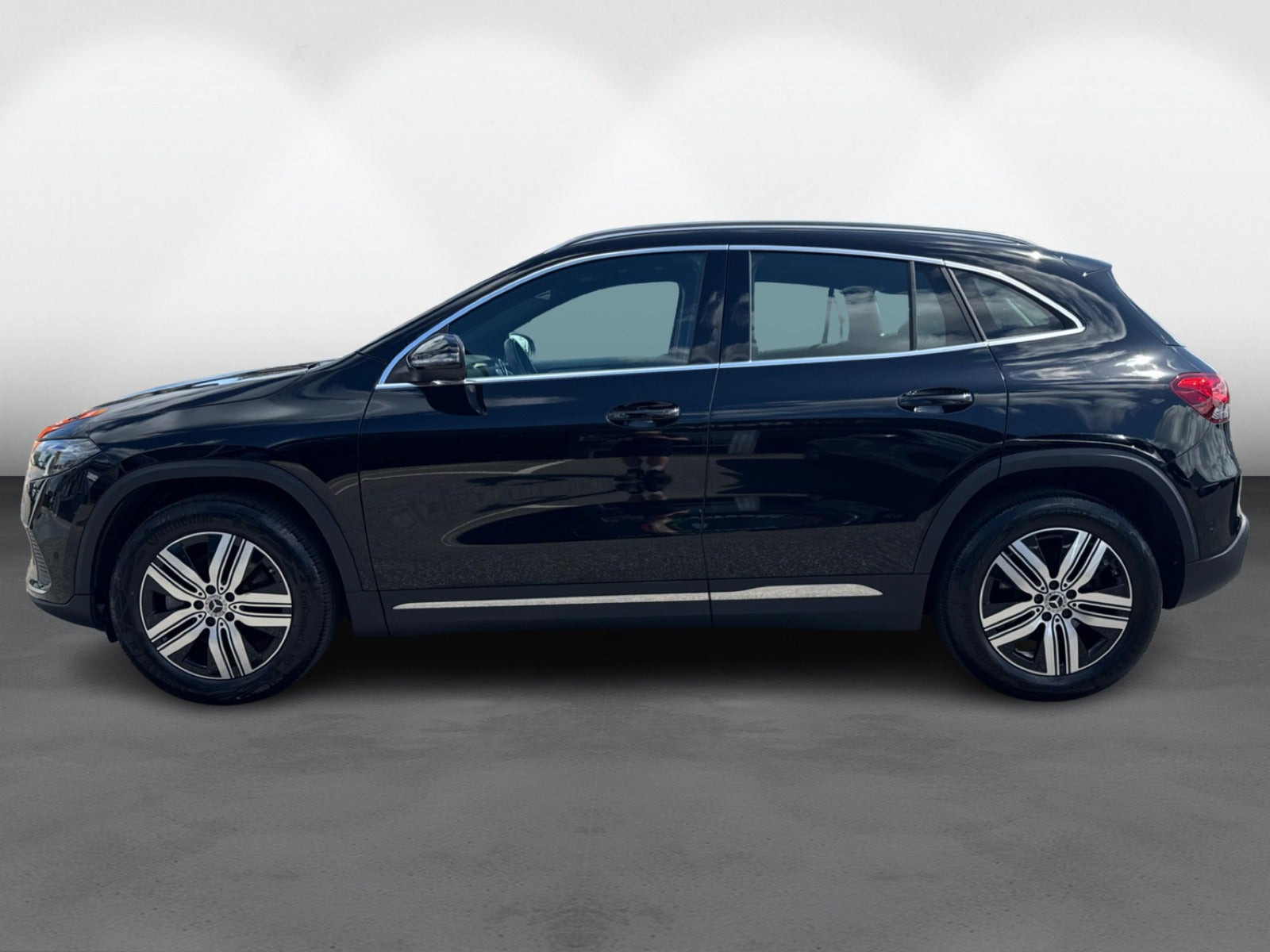 Sort Mercedes EQA250 fra 2023