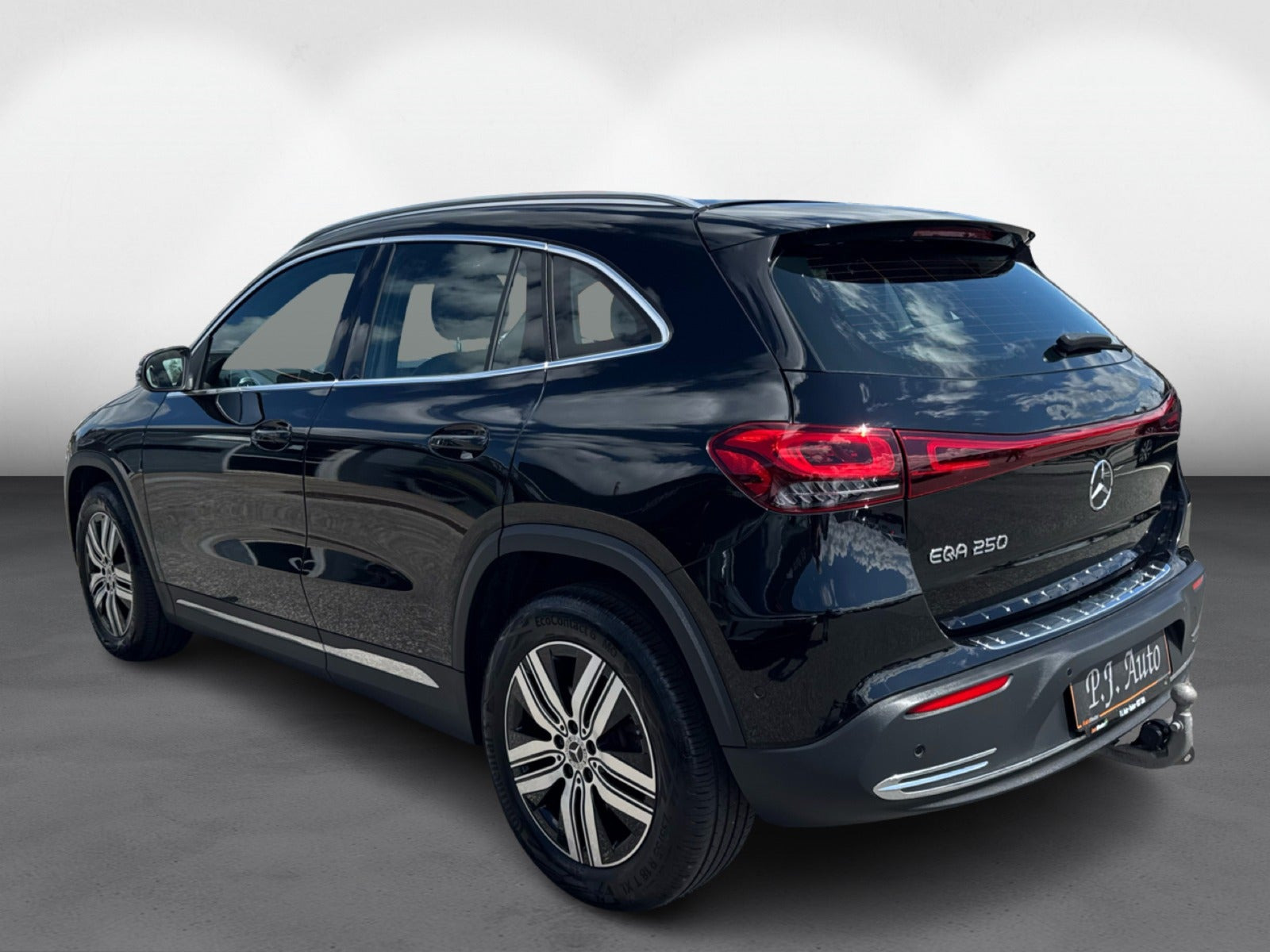Sort Mercedes EQA250 fra 2023