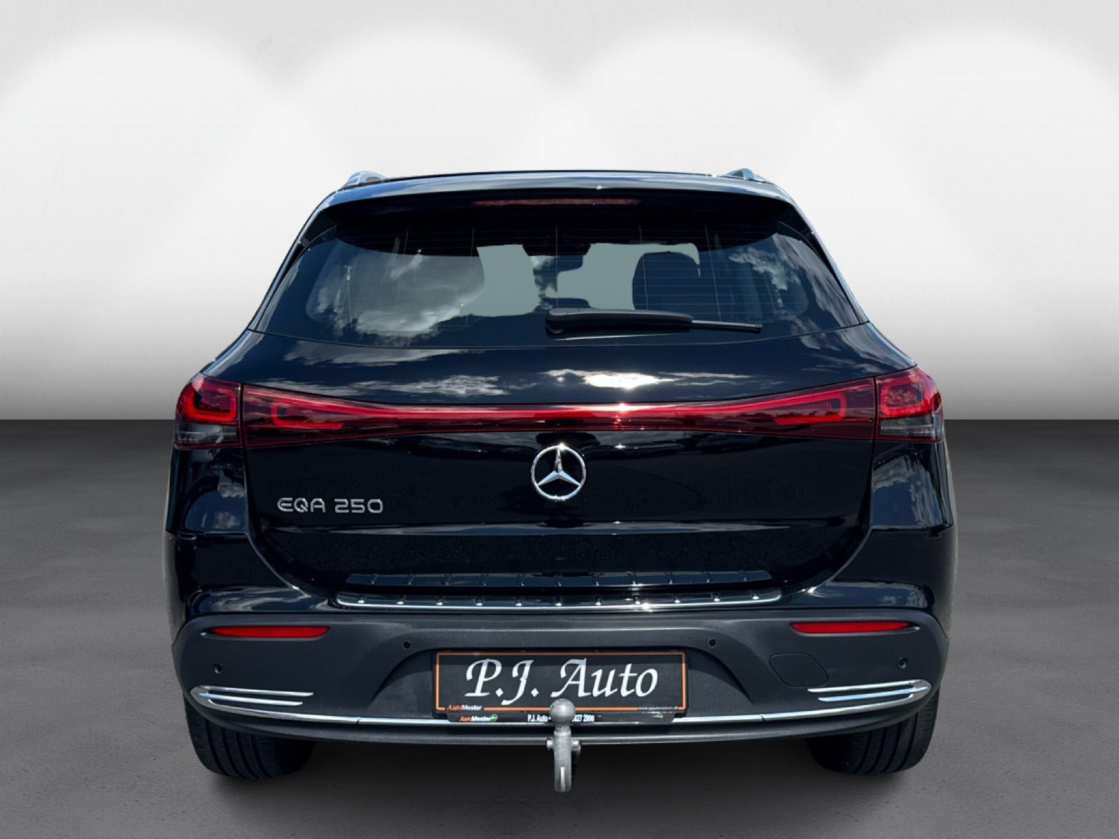 Sort Mercedes EQA250 fra 2023