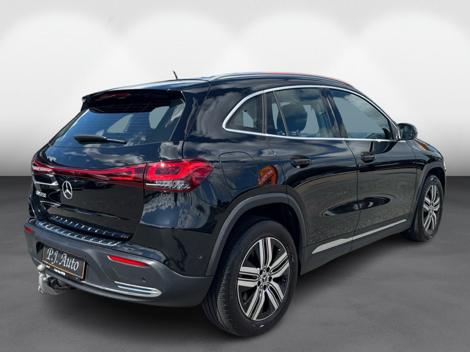 Sort Mercedes EQA250 fra 2023