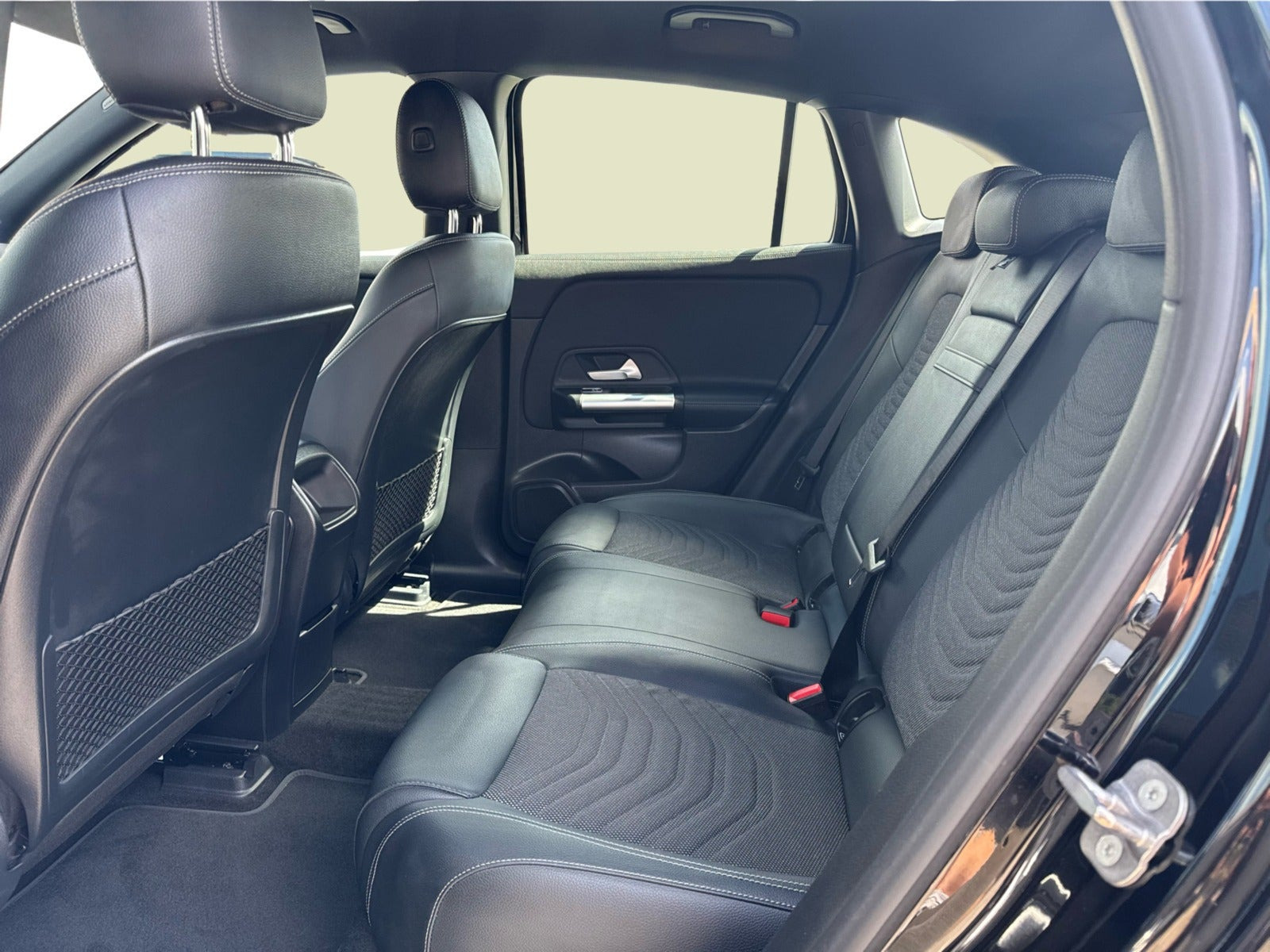 Sort Mercedes EQA250 fra 2023