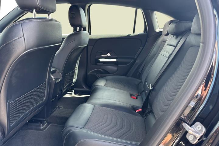Sort Mercedes EQA250 fra 2023