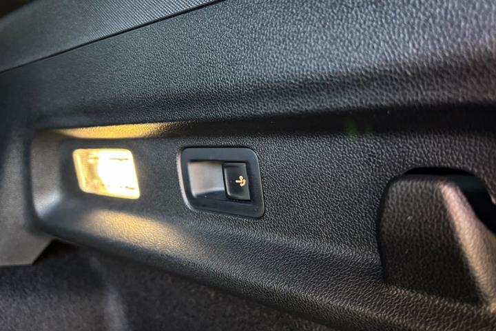 Blå Ford Explorer fra 2024