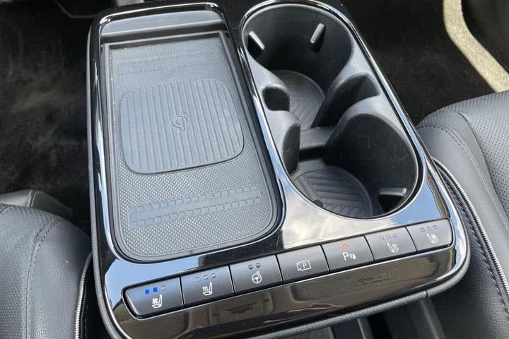 Rød Hyundai Ioniq 5 fra 2025