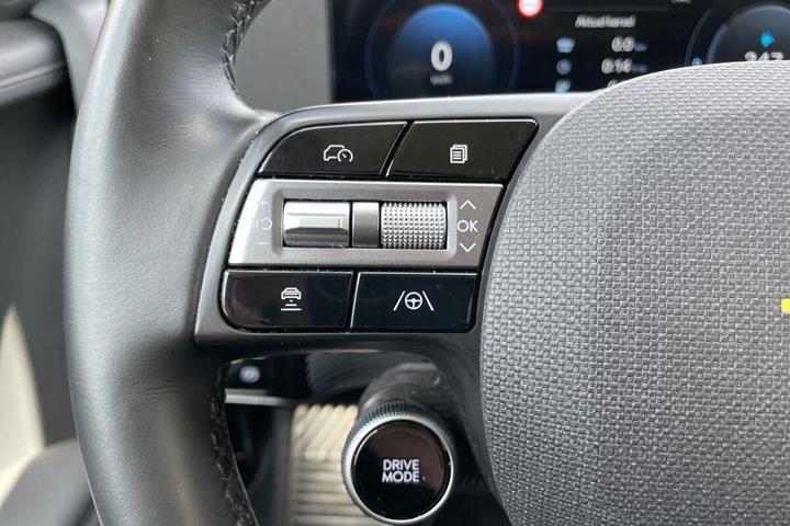 Rød Hyundai Ioniq 5 fra 2025