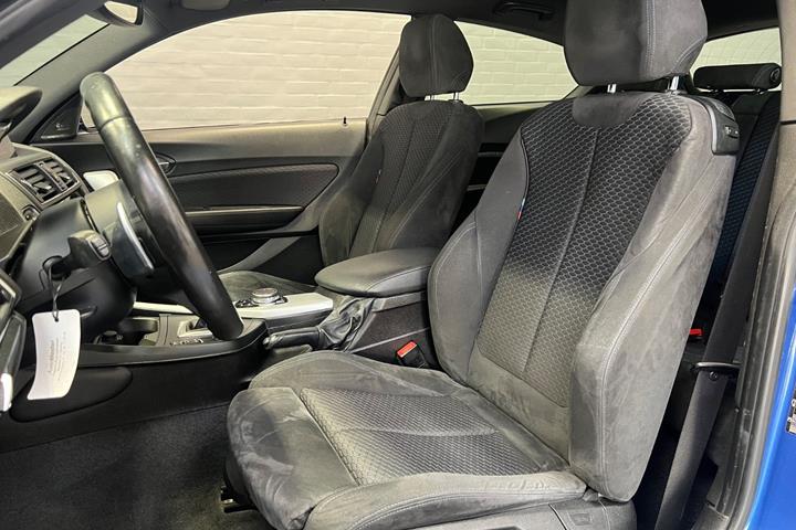 Blå BMW M135i fra 2015