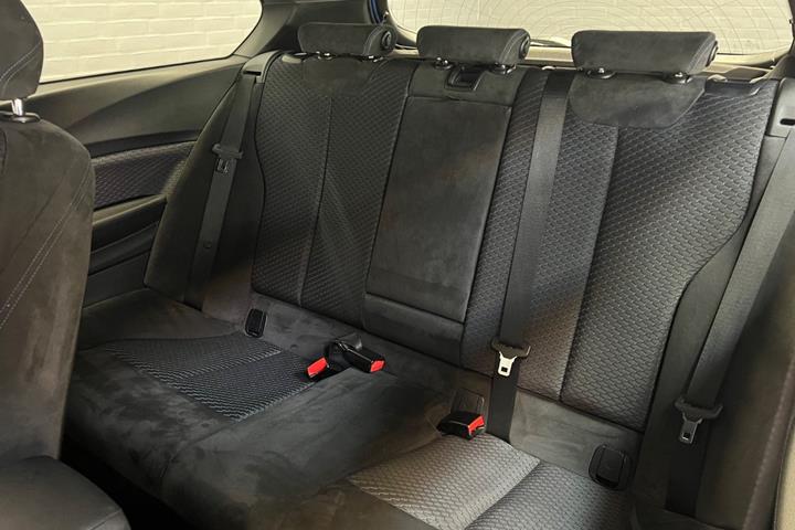 Blå BMW M135i fra 2015
