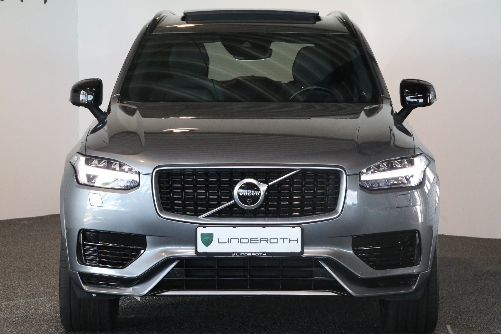 Grå Volvo XC90 fra 2020