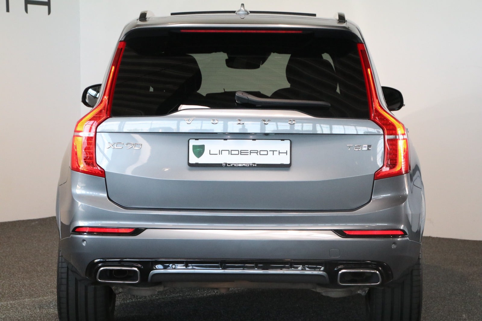 Grå Volvo XC90 fra 2020