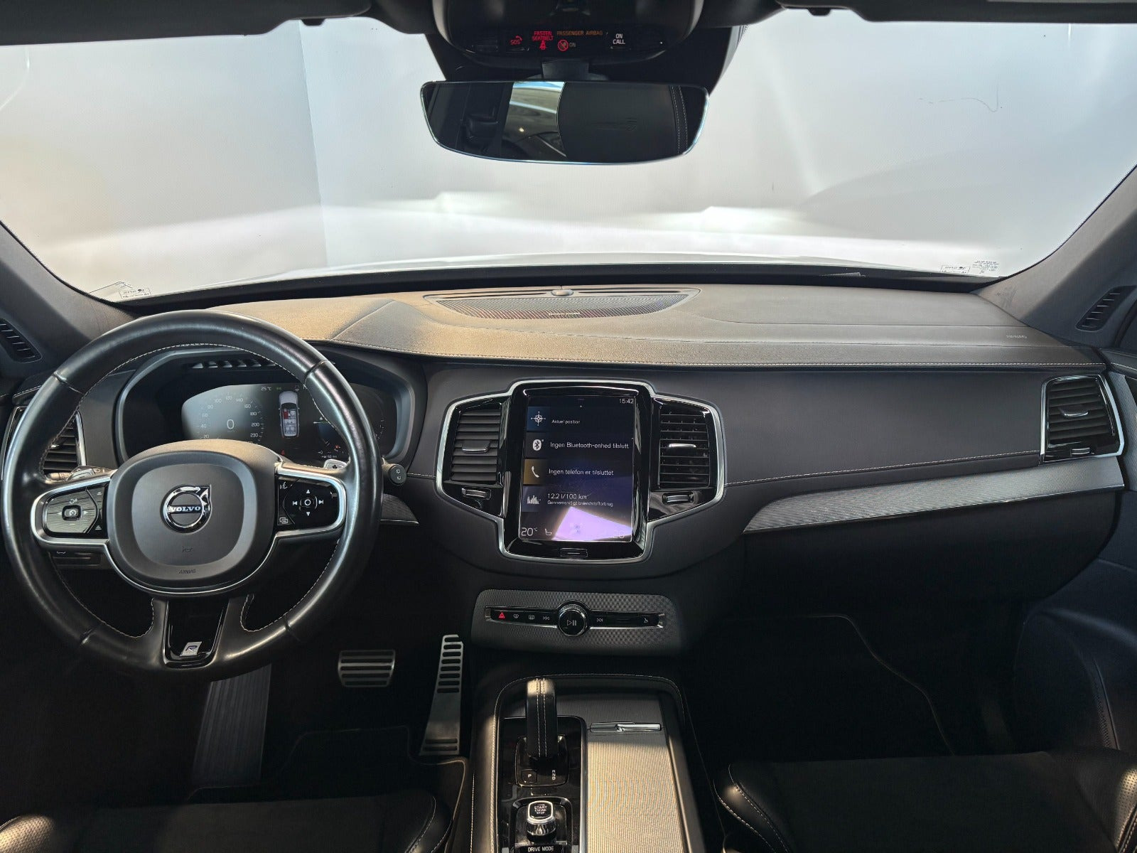 Grå Volvo XC90 fra 2020