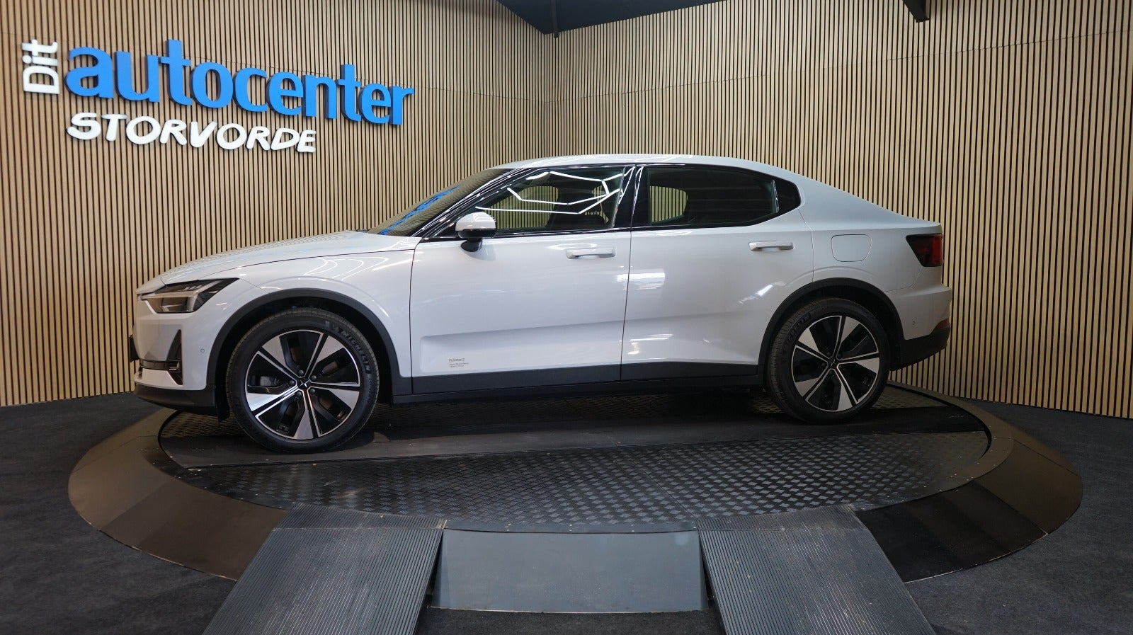 Hvid Polestar 2 fra 2023