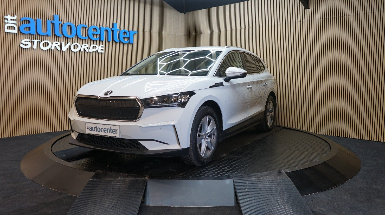 Hvid Skoda Enyaq fra 2022
