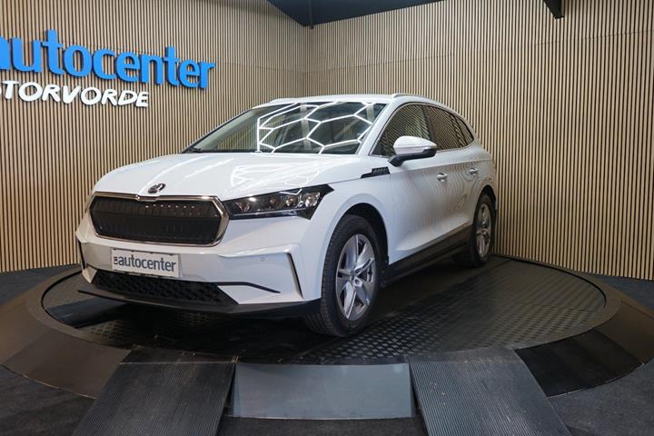 Hvid Skoda Enyaq fra 2022
