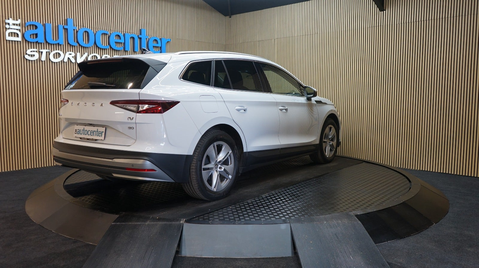 Hvid Skoda Enyaq fra 2022