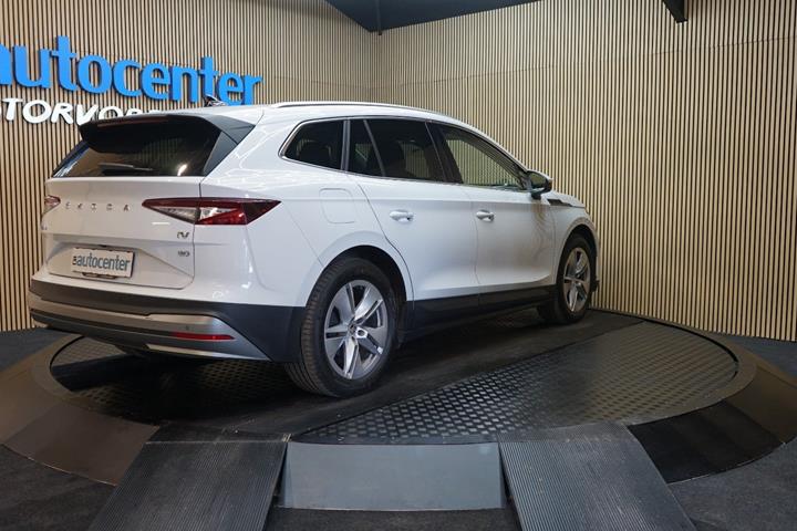 Hvid Skoda Enyaq fra 2022