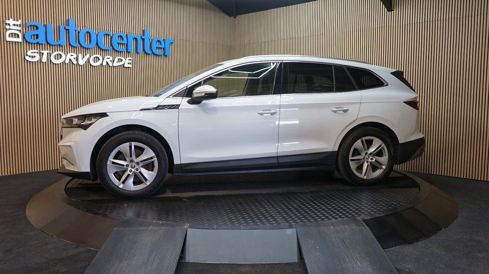 Hvid Skoda Enyaq fra 2022