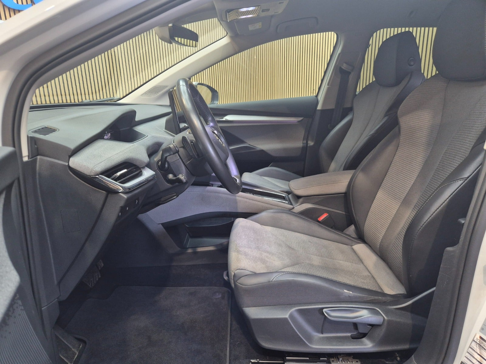 Hvid Skoda Enyaq fra 2022