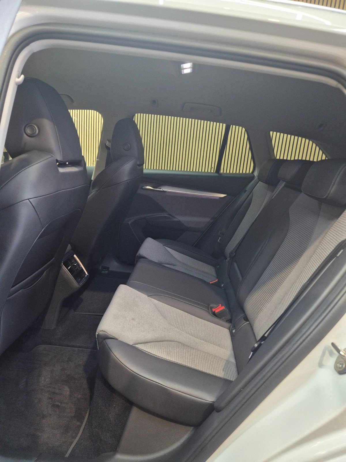 Hvid Skoda Enyaq fra 2022