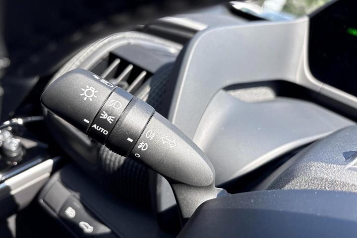 Sølv Subaru Solterra fra 2024