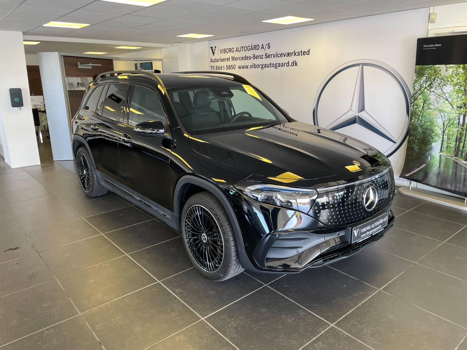 Sort Mercedes EQB250+ fra 2026