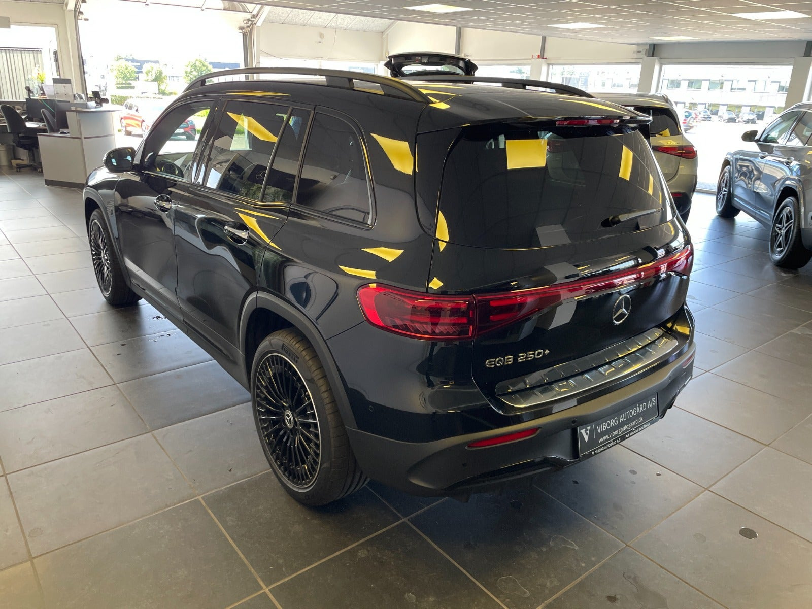 Sort Mercedes EQB250+ fra 2026