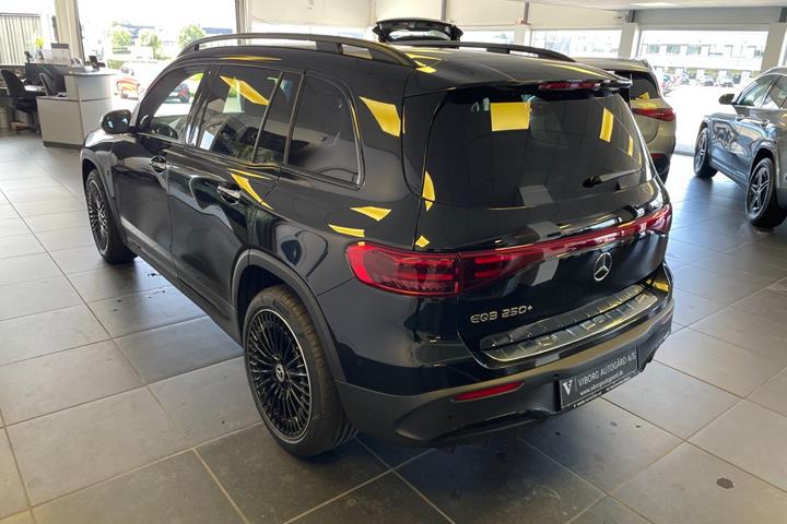 Sort Mercedes EQB250+ fra 2026