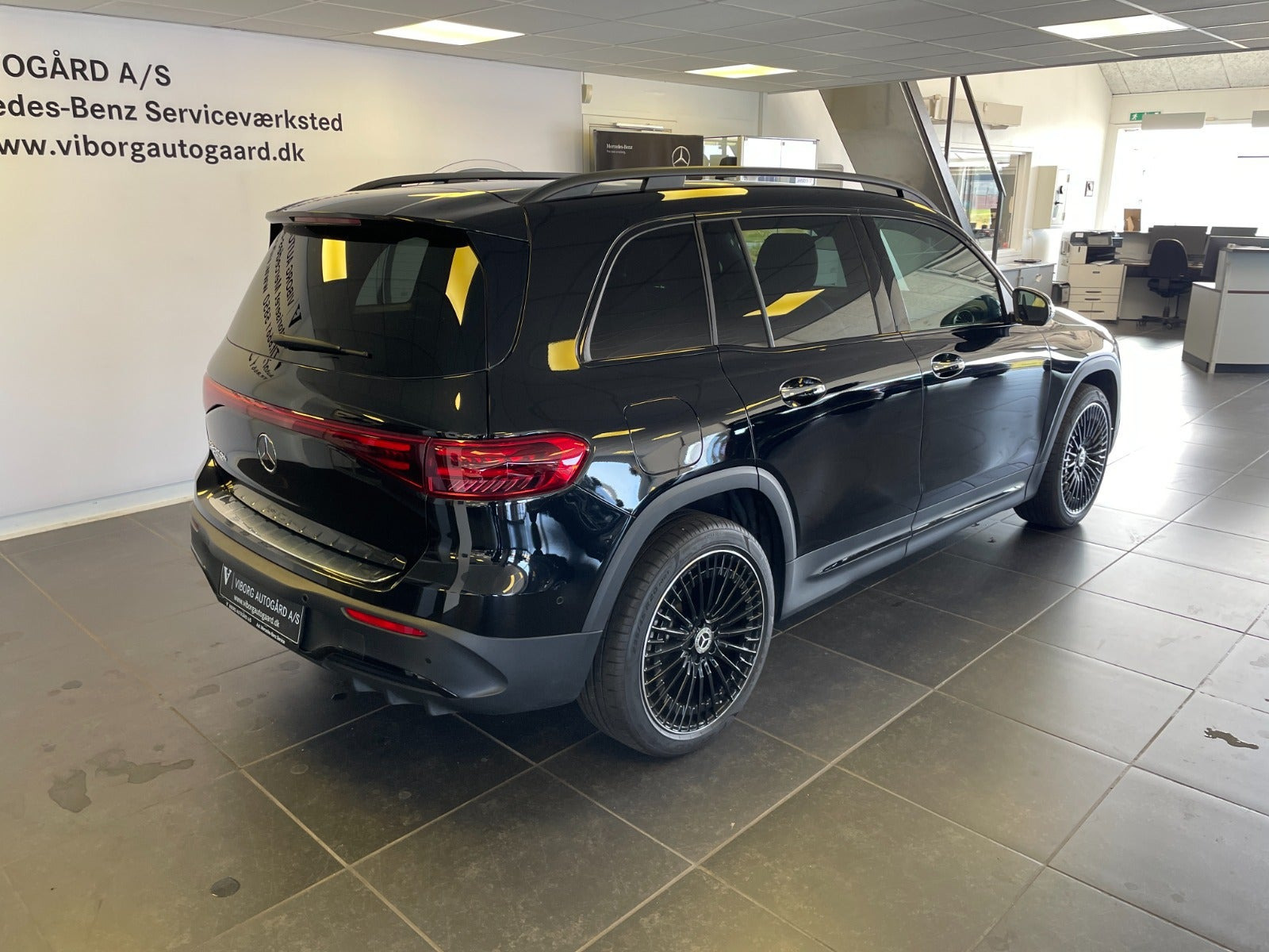 Sort Mercedes EQB250+ fra 2026